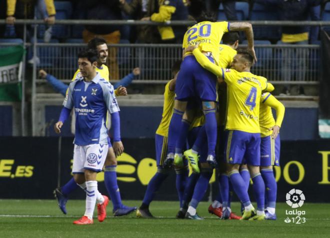 El Cádiz celebra el gol de Edu Ramos al Tenerife (Foto: LaLiga).