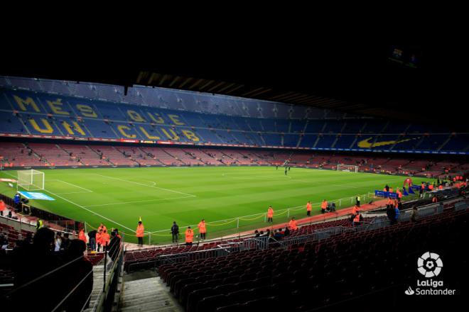 El Camp Nou, antes del partido.