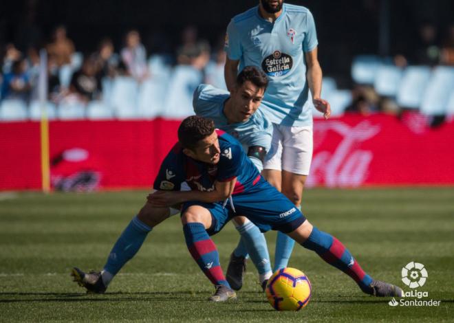 Hugo Mallo, durante un lance del partido con el Levante (Foto: LaLiga).