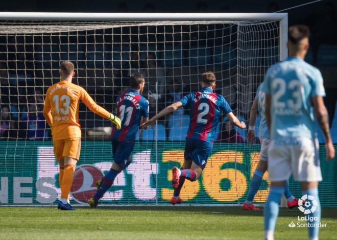 Momento del remate de Morales a puerta para su gol ante el Celta (Foto: LaLiga).