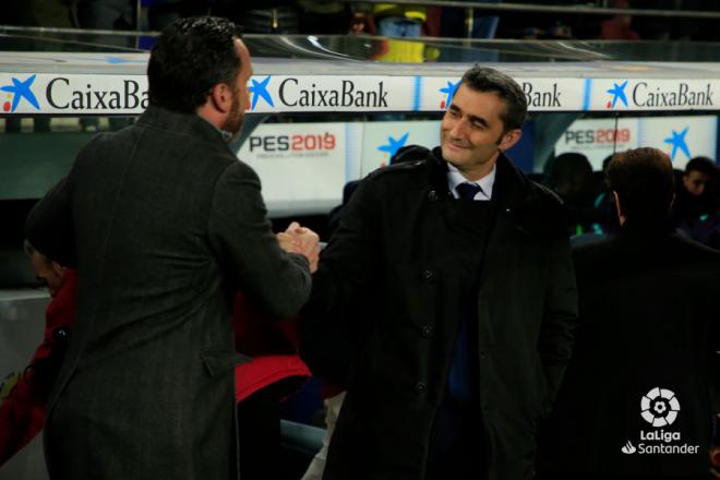 Valverde saluda a Sergio antes del partido (Foto: LaLiga).