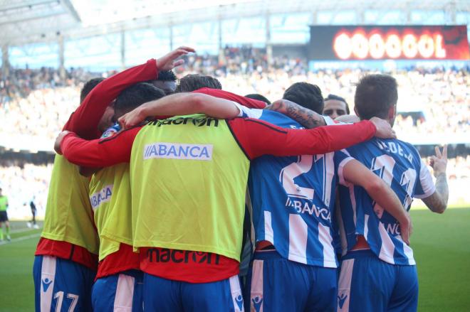 Los jugadores del Deportivo celebran un gol contra el Nàstic (Foto: Iris Miquel).