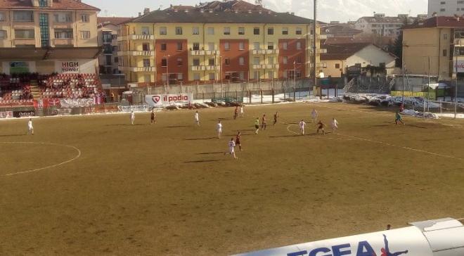 Partido entre el Cuneo y el Pro Piacenza, con ocho jugadores.