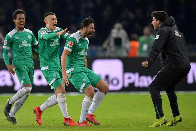 Claudio Pizarro celebra su gol en el Hertha-Werder Bremen.