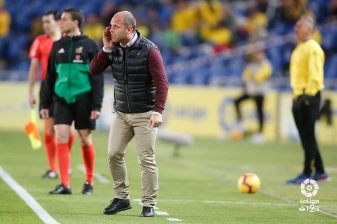 José Alberto da indicaciones a los suyos durante el Las Palmas-Sporting (Foto: LaLiga).
