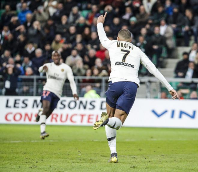 Mbappé, celebrando su gol.