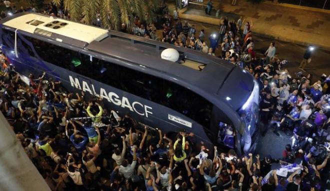 Recibimiento al autobús del Málaga en un partido de la pasada temporada.