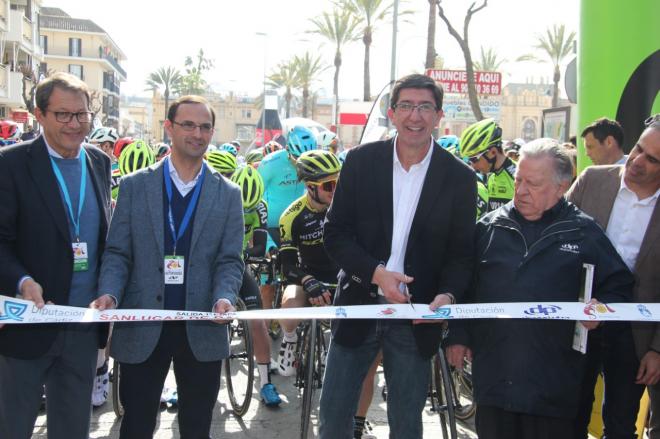Juan Marín durante la salida de la Vuelta Ciclista a Andalucía