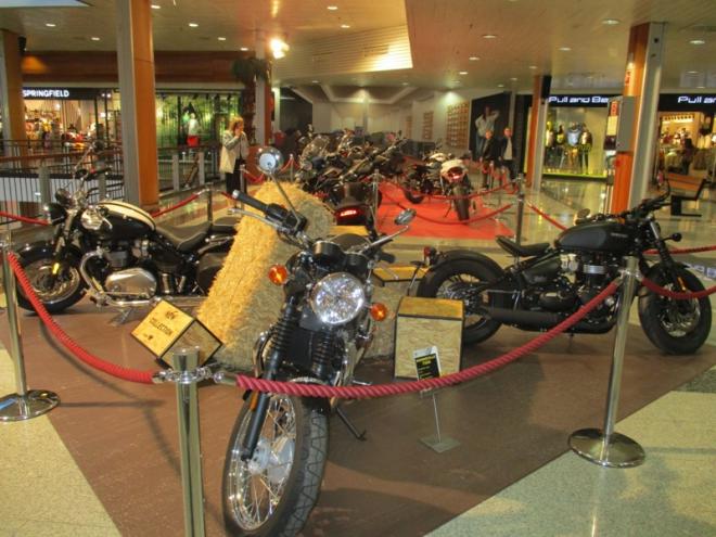 Max Center acoge una exposición de grandes motos, que resultan la envidia de cualquier amante de las dos ruedas.