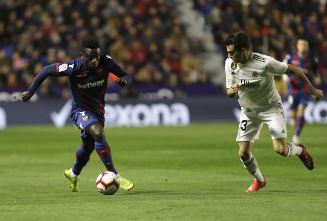 Levante - Real Madrid (Foto: David González).