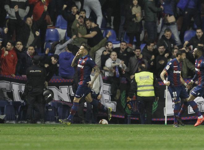 Roger Martí celebra su décimo gol de la temporada. (Foto: David González)
