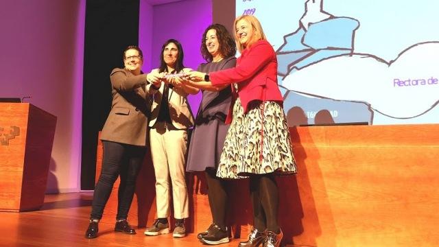 Isabel García, Nekane Balluerka, Lorea Bilbao y Teresa Laespada en la inauguración del Congreso (Foto: DMQ).