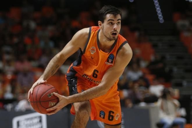 El jugador de Valencia Basket Alberto Abalde vuelve ante el Monbus Obradoiro