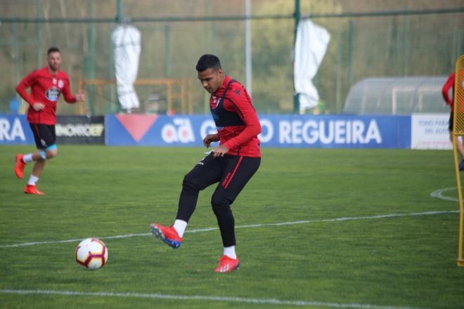 Matías Nahuel, en un entrenamiento del Deportivo en Abegondo (Foto: Iris Miquel).