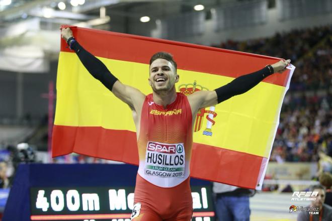 Mario Husillos celebra su medalla de plata en los Europeos de Glasgow.