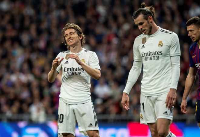 Modric y Bale se lamentan en el Clásico.