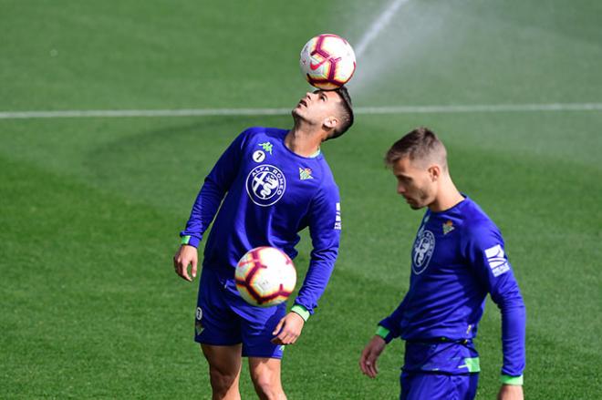 Sergio León y Canales, durante un entrenamiento del Betis (Foto: Kiko Hurtado).