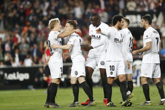 El Valencia celebra el 2-0 contra el Athletic (Foto: David González).