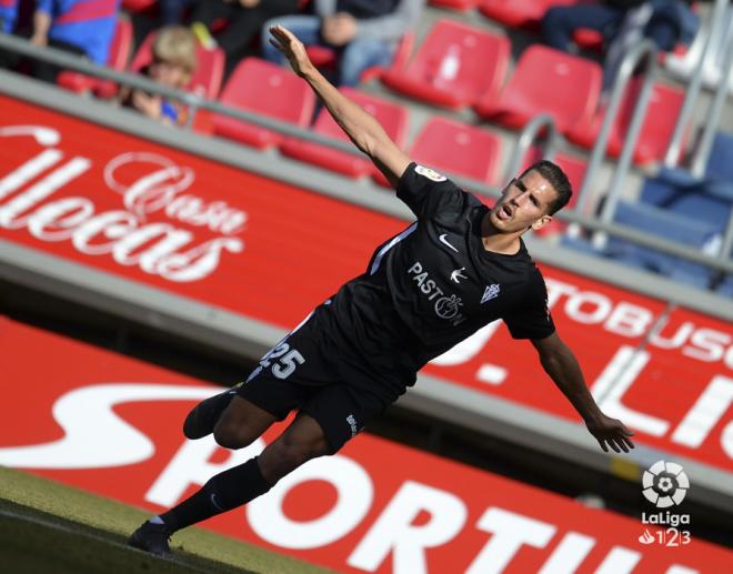 Álex Alegría celebra su gol en el Numancia-Sporting (Foto: LaLiga).
