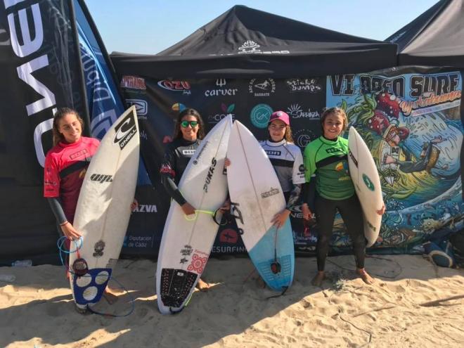 Cuatro de las ganadoras en el VI Open Surf Yerbabuena.