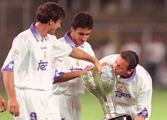 Davor Suker, Raúl y Pedja Mijatovic celebran la liga de 1997.