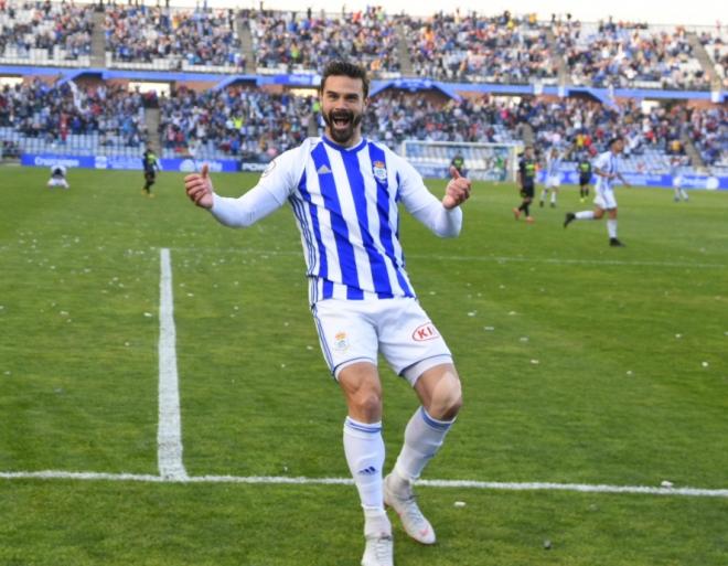 Chico Díaz festeja un gol del Decano ante El Ejido. (Clara Verdier)