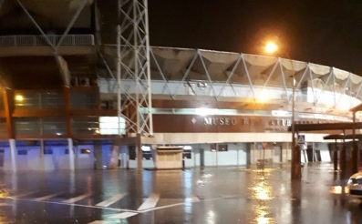 Balaídos inundado en la noche del martes (Foto: Miguel Fidalgo).