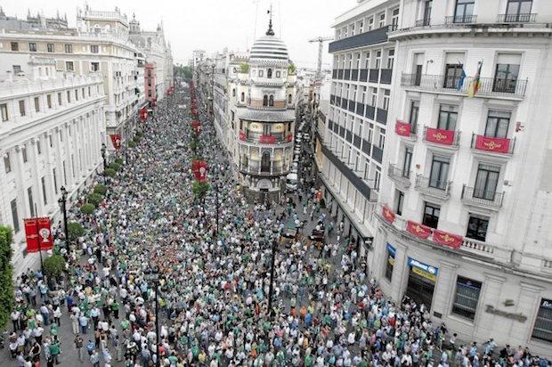 Manifestación en 2009 para salvar al Betis.