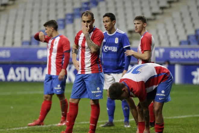 Gorka Santamaría, durante un encuentro con el Sporting B (Foto: Luis Manso).