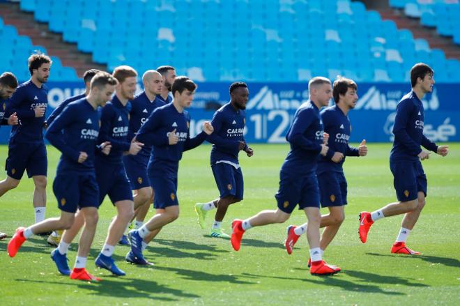 James Igbekeme, en el entrenamiento del Real Zaragoza (Foto: Daniel Marzo).