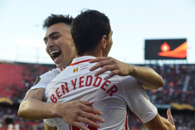 Munir y Ben Yedder celebran el primer gol del partido ante el Slavia. (Foto: Kiko Hurtado).