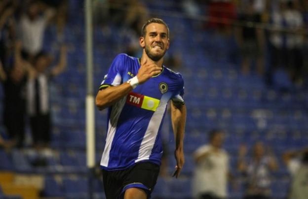 Carlos Fernández celebra un gol con el Hércules. (Ideal)