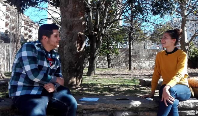Un momento de la entrevista con Manu Lareo en el parque Zubimusu (Foto: Giovanni Batista).