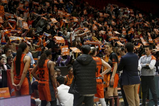 Afición del Valencia Basket Femenino. (Foto: Miguel Ángel Polo)