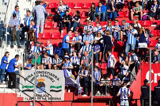 Aficionados de la Real Sociedad en el duelo ante el Sevilla de la pasada temporada (Foto: Kiko Hurtado).