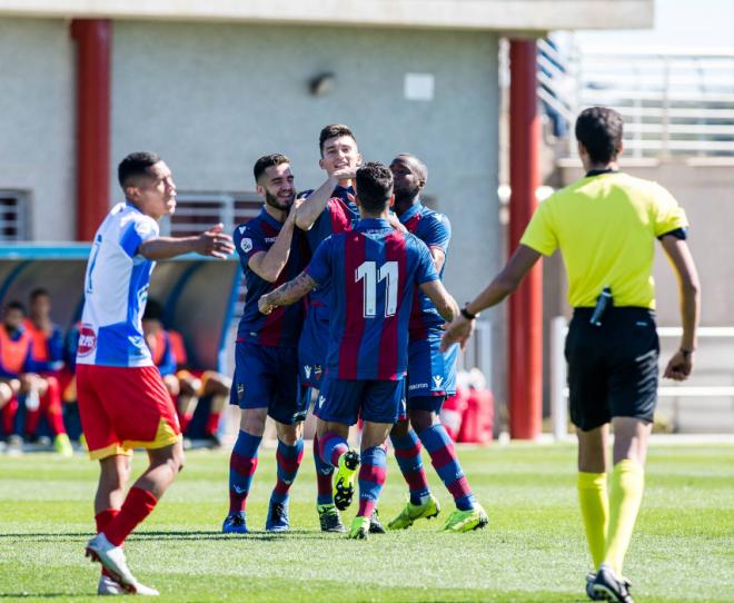 El filial granota celebra uno de los goles. (Foto: Levante UD)