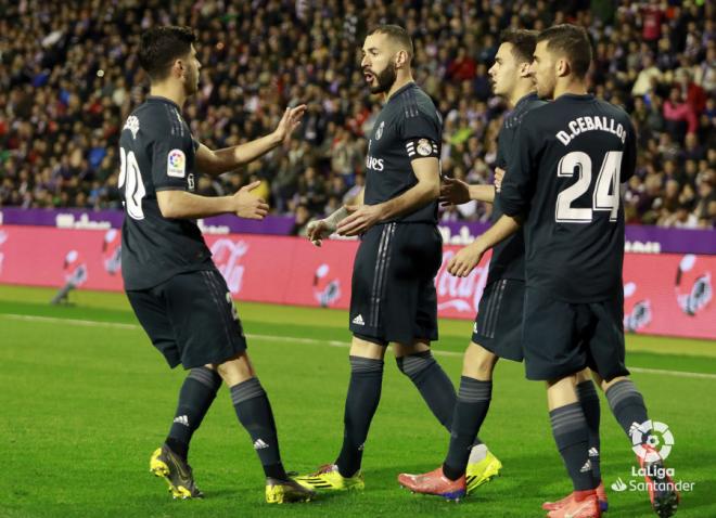 Benzema celebra el tanto de penalti