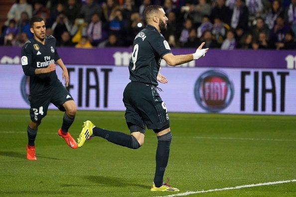 Karim Benzema celebra uno de sus goles en el Valladolid-Real Madrid.