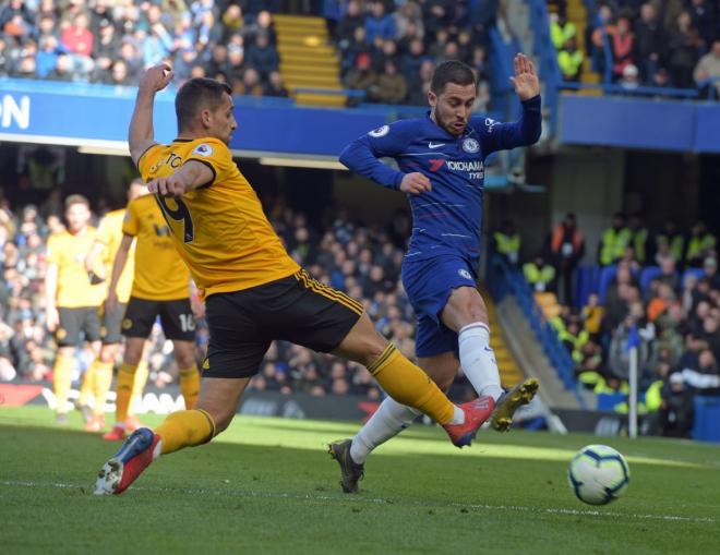 Hazard trata de marcharse de Jonny.