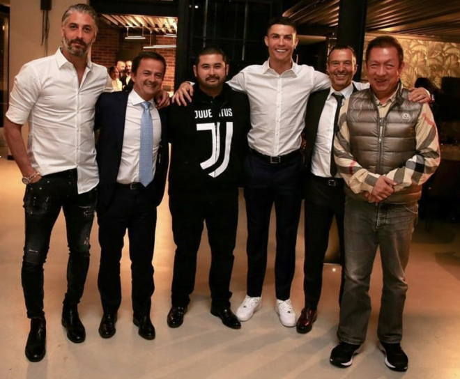 Cristiano Ronaldo, con su agente Jorge Mendes y Lim en Turín.