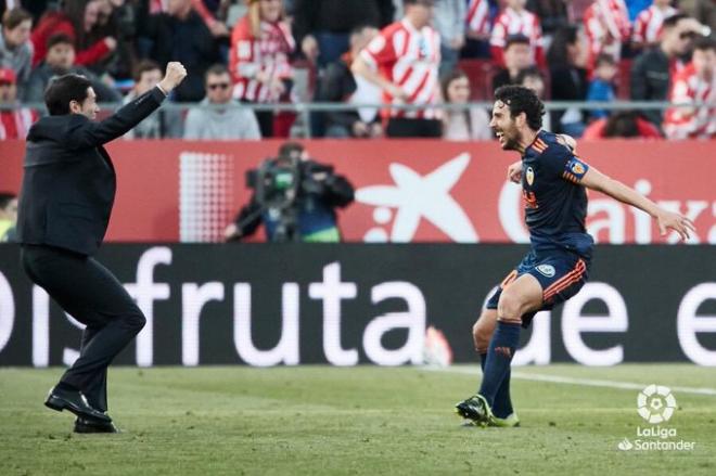Marcelino y Parejo celebran un gol del Valencia (Foto: LaLiga).