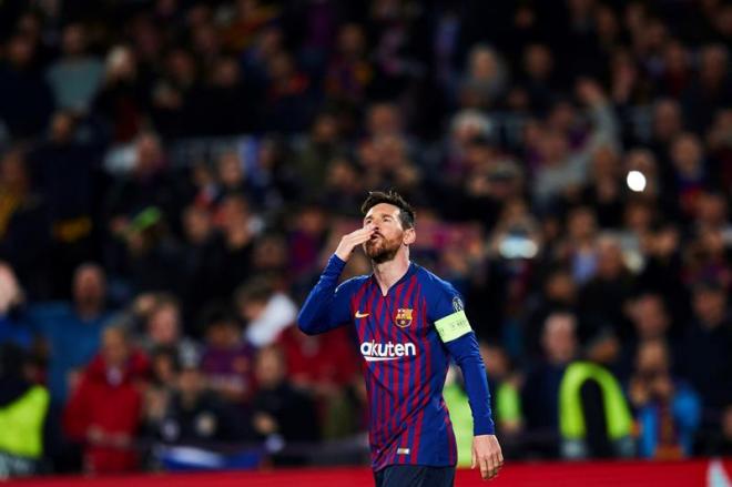 Leo Messi celebra uno de sus goles en el Barcelona-Olympique de Lyon de Champions League.