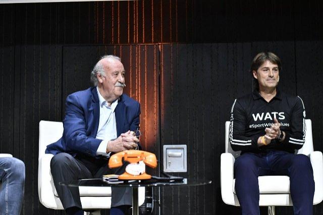 Julen Guerrero junto a Vicented el Bosque durante una de las mesas redondas del WATS Summit Bilbao (Foto: @wats_team).