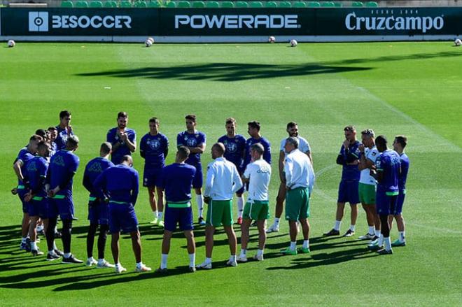 Imagen del entrenamiento del Betis de este miércoles (foto: Kiko Hurtado).