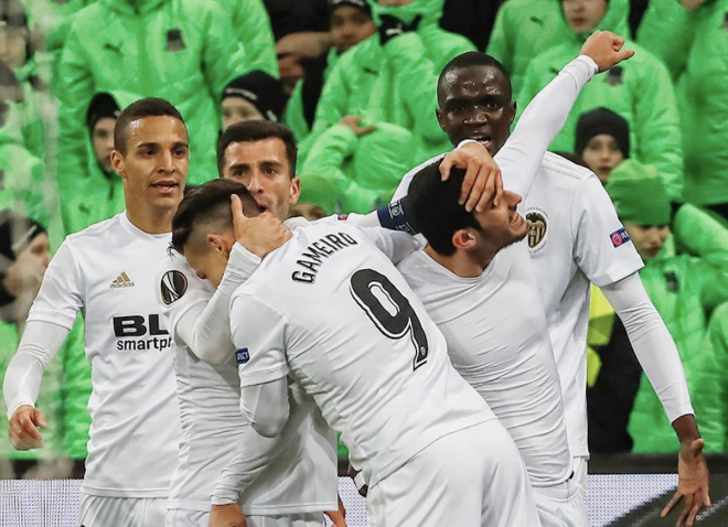 El Valencia celebra el gol de Guedes en el descuento (Foto: Valencia CF).