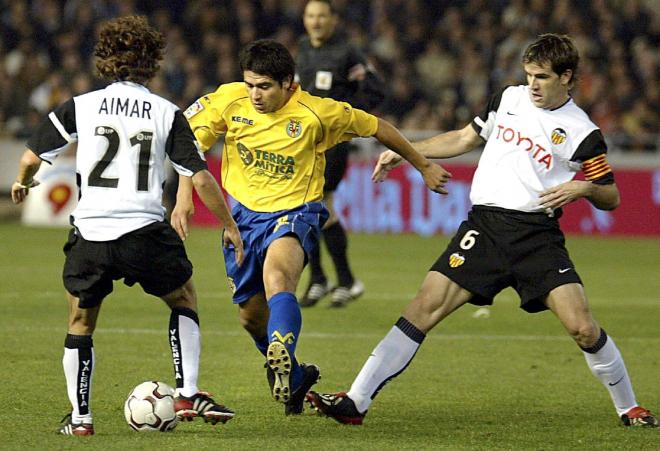 Aimar, Riquelme y Albelda en el Valencia-Villarreal de 2004.