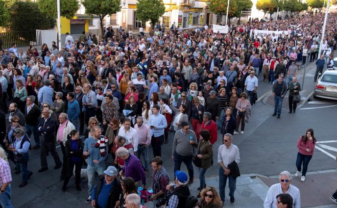 Manifestación por las infraestructuras en Huelva. (EFE)