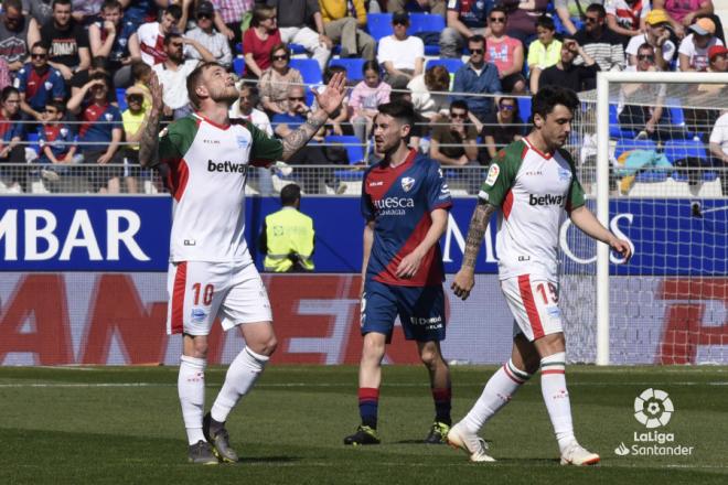 El exjugador del Celta, Guidetti, celebra su gol con el Alavés (Foto: LaLiga).