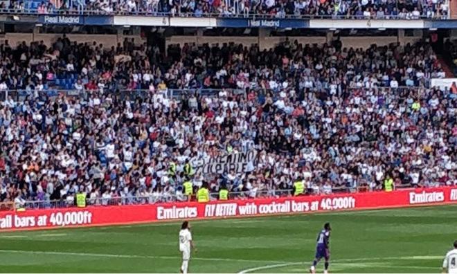 La seguridad retiró pancartas del Bernabéu.
