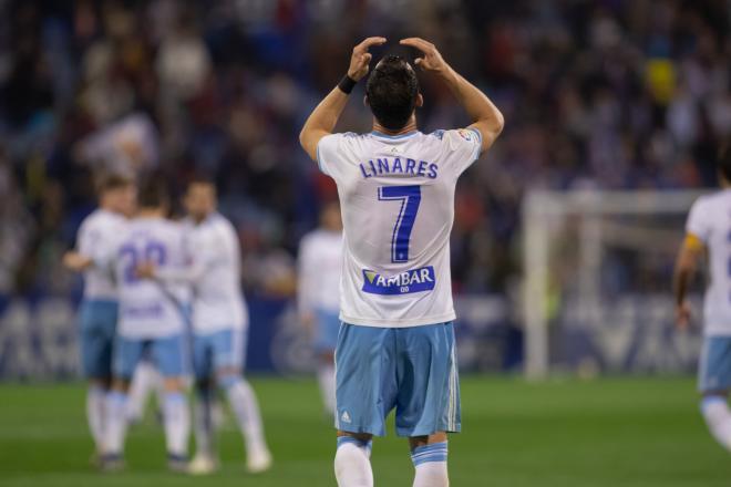 Linares, tras anotar un gol con el Real Zaragoza (Foto: Daniel Marzo).